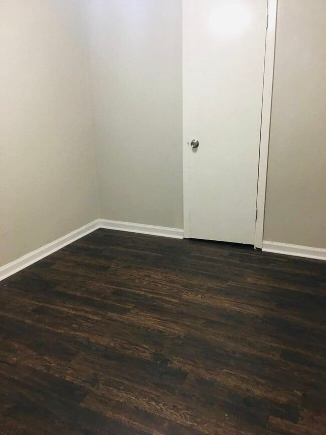 Building Photo - 513 Cypress Dr