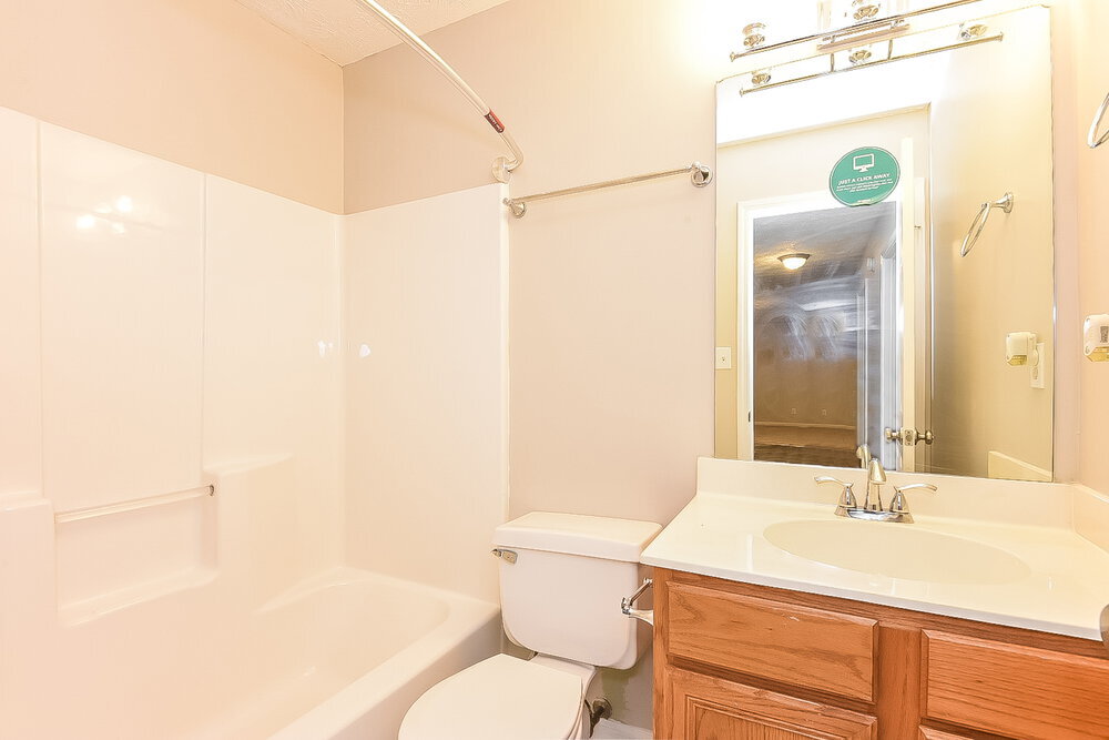 Building Photo - 208 Pebble Creek Ct