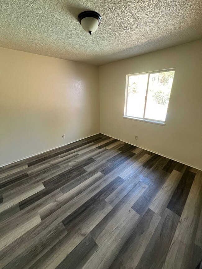 Building Photo - Oroville one bed one bath duplex for rent.