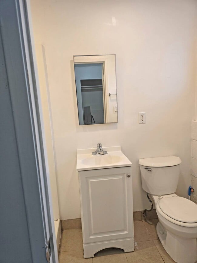 Building Photo - 13801 S Vermont Ave