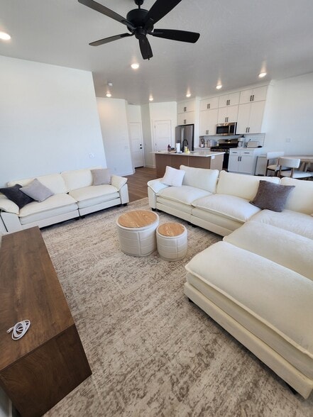 Building Photo - 2218 380 S