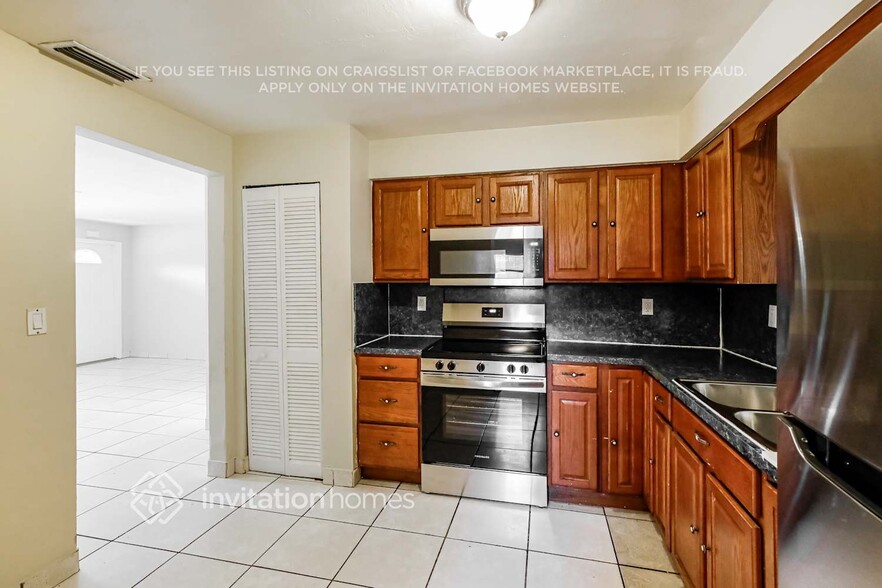 Building Photo - 1380 SW 26th Terrace