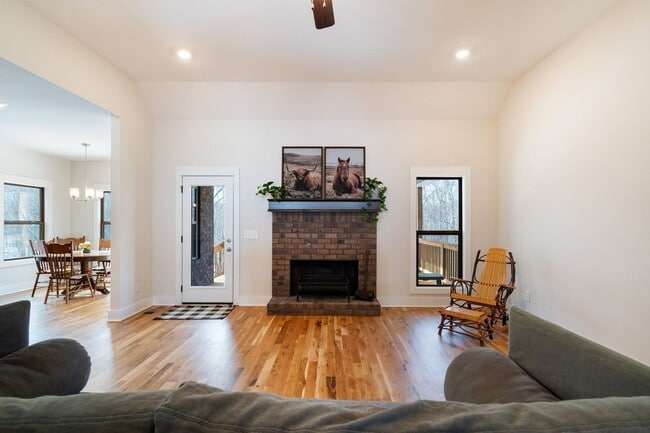 Building Photo - Stunner West of Nashville