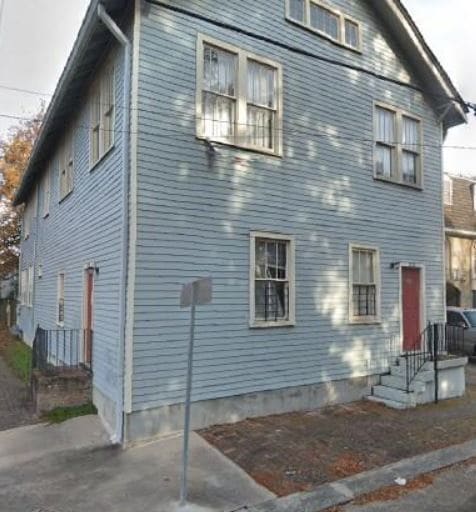 Front of Building - 2531 Annunciation St