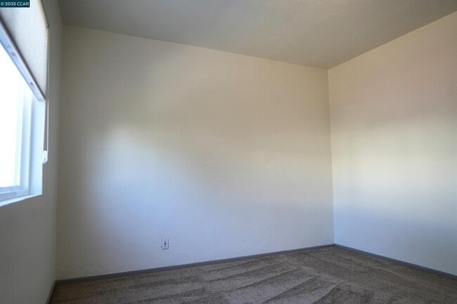 Building Photo - 158 W Moltke St