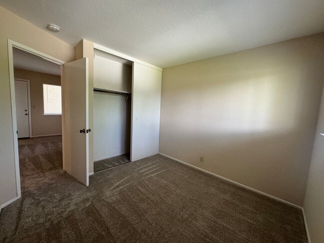 Building Photo - Upstairs 1 bedroom 1 bath apartment w/ ass...