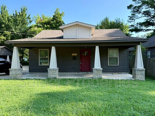 Primary Photo - 716 W Huntington Ave
