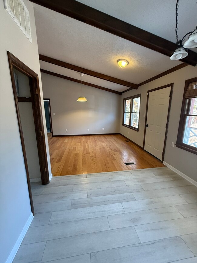 Building Photo - 4711 Highview Ct