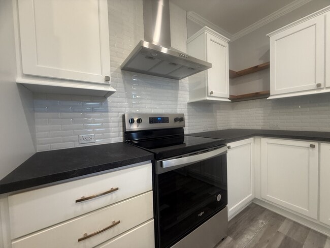 Building Photo - 5657 Camelford Ct