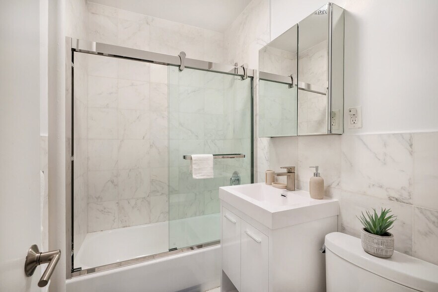 Building Photo - 444 W 48th St