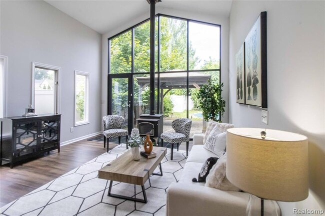 Building Photo - 1834 Fairview St