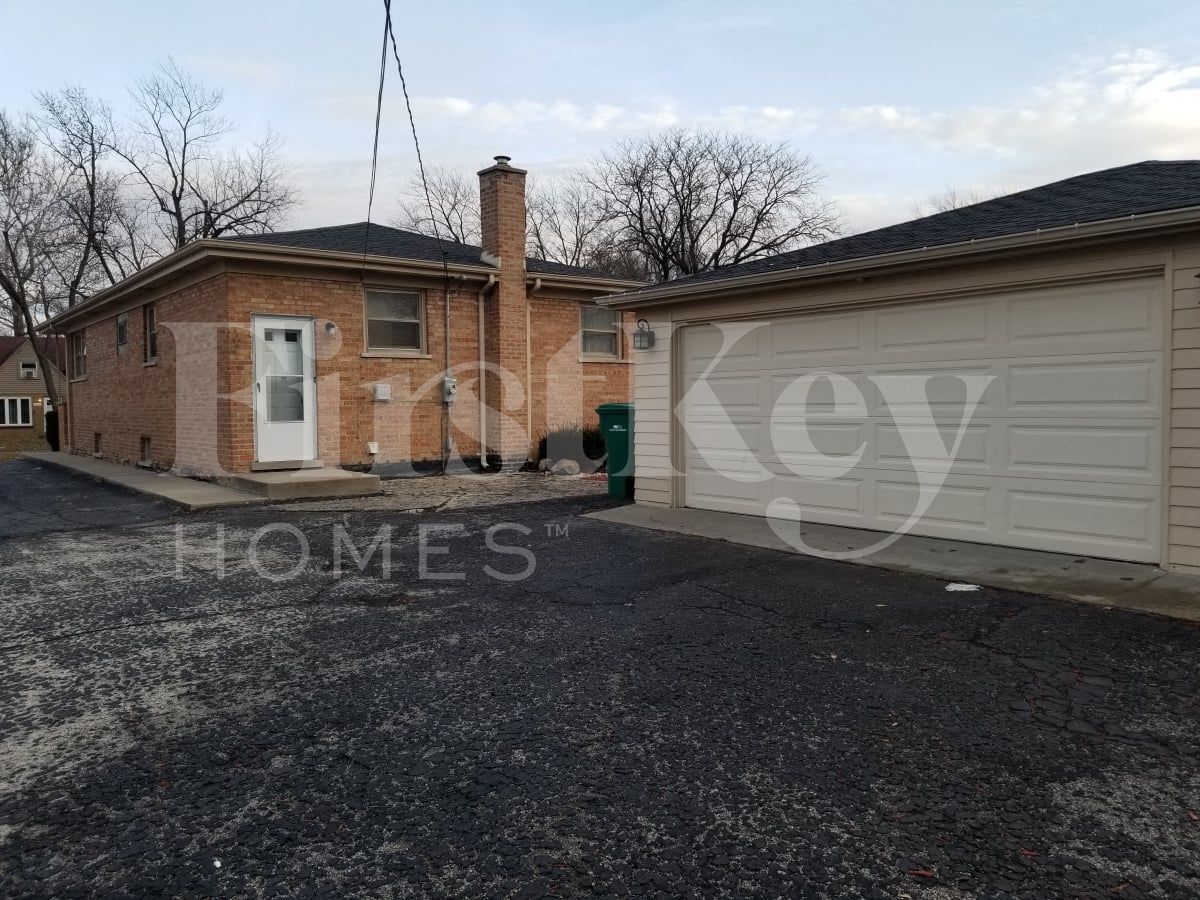Building Photo - 1526 Mandel Ave