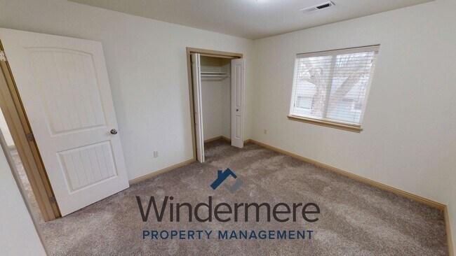 Building Photo - coll1100