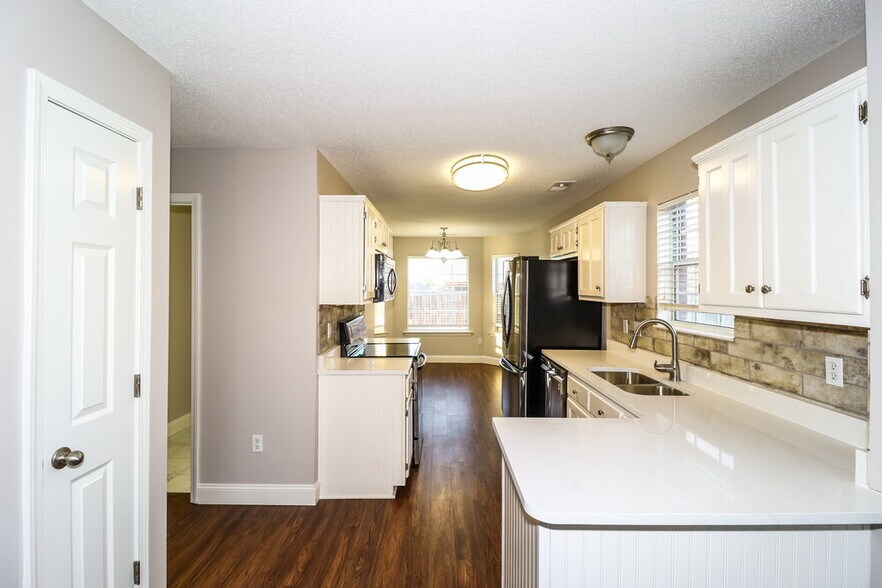 Building Photo - 145 Penny Ln