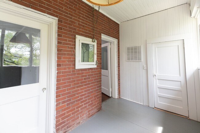 Building Photo - 501 Steele St