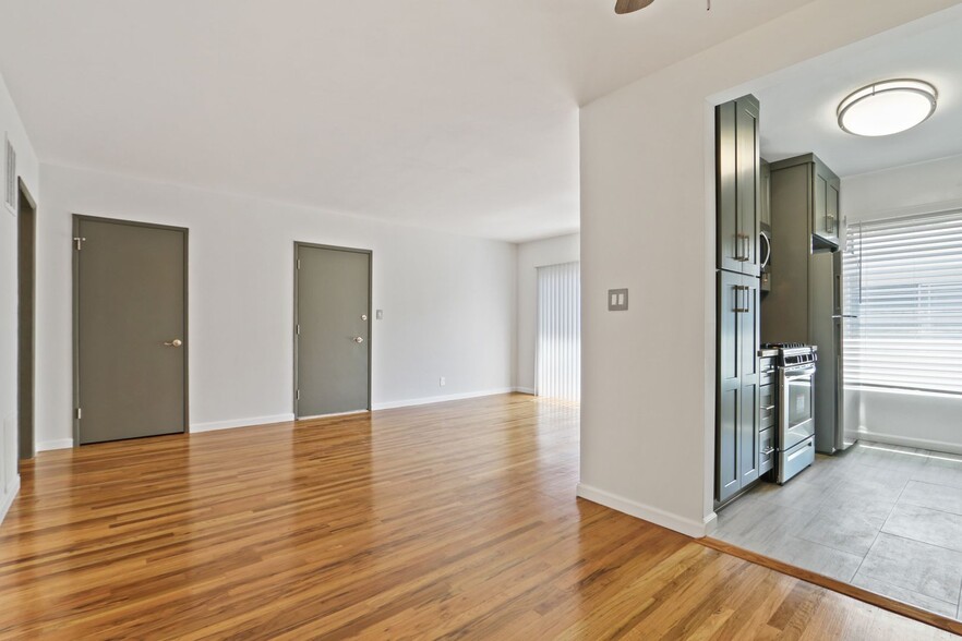 Building Photo - 917 5th St