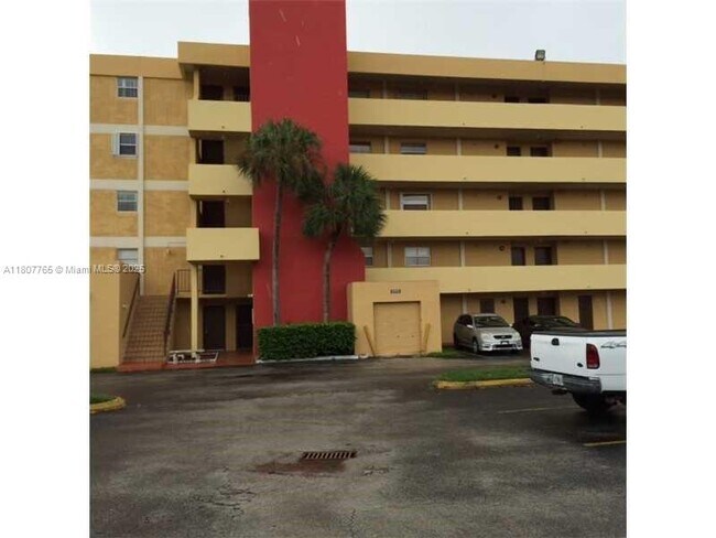 Building Photo - 9180 Fontainebleau Blvd
