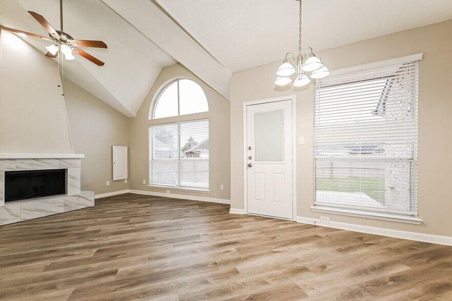 Building Photo - 2209 Amber Springs