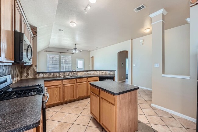Building Photo - 1402 Weatherford Dr