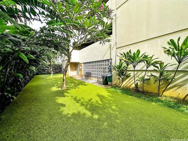 Building Photo - 469 Ena Rd