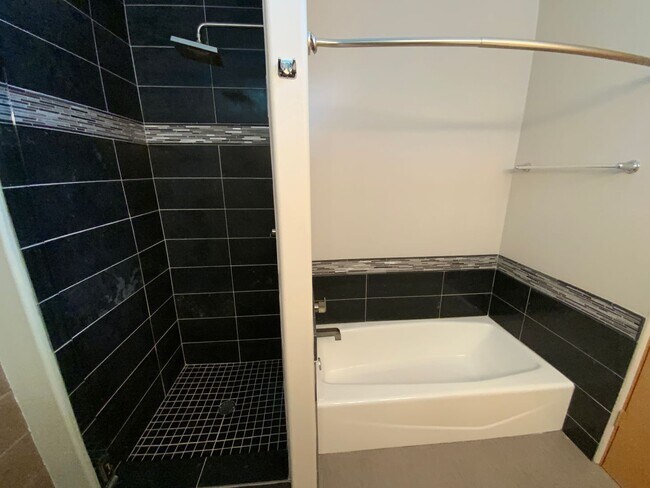 Building Photo - 3 Bedroom Townhome Available Near Eubank Blvd NE & Montgomery Blvd NE!