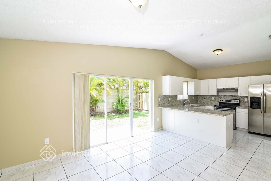 Building Photo - 14936 SW 39th St