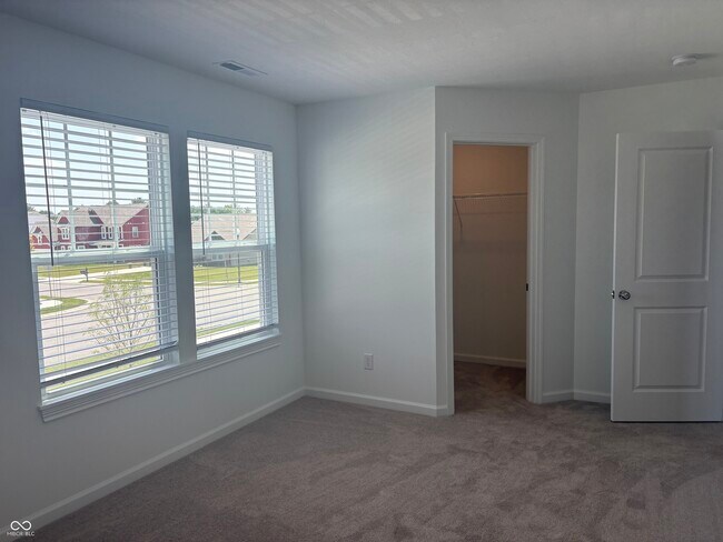 Building Photo - 354 N Grand Oak Dr