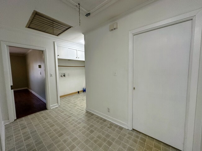 Building Photo - 1135 E Clark Blvd