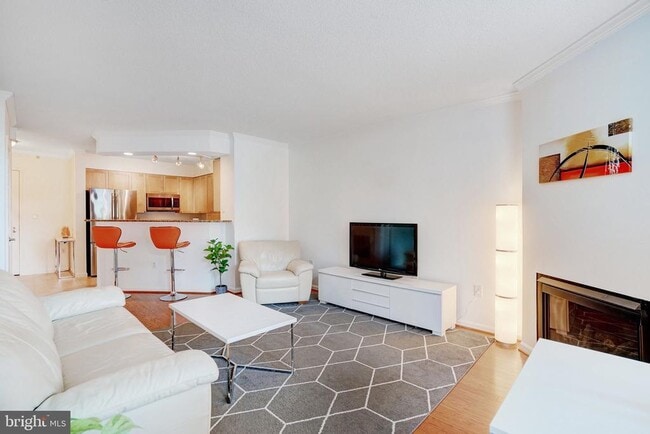 Building Photo - 3101 N Hampton Dr