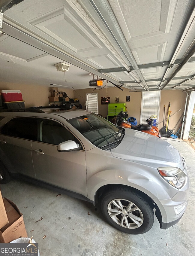 Building Photo - 146 Oak Meadows Dr