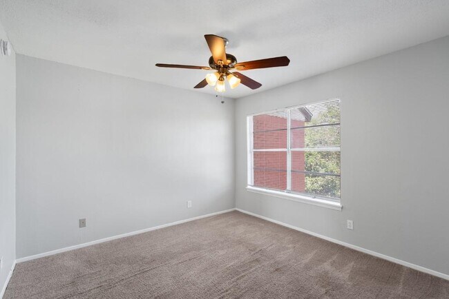 Building Photo - 5800 Belmoor Dr