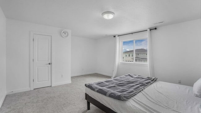 Building Photo - 2411 N Paintbrush Dr