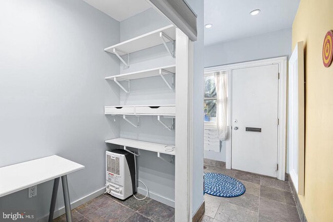 Building Photo - 846 LeCount St