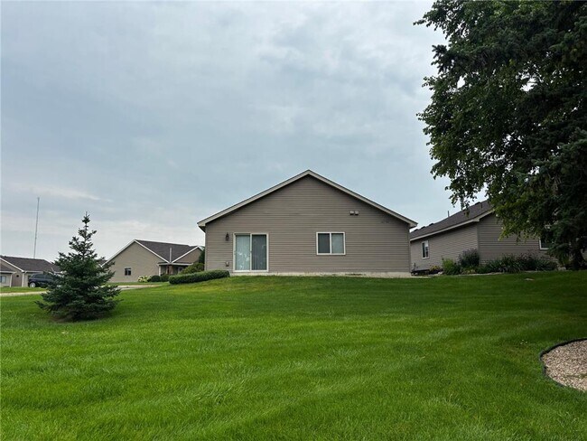 Building Photo - 4001 Iris Ct