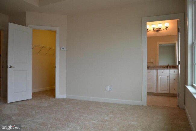 Building Photo - 3174 Yeager Dr