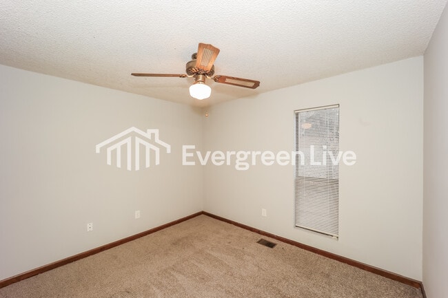 Building Photo - 2624 New Haven Dr