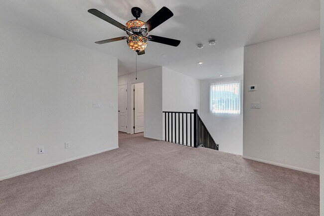 Building Photo - Stunning 3 Bedroom in Skye Canyon Master P...