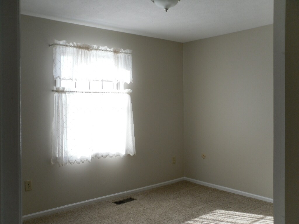 Building Photo - 1130 Cymar Dr E