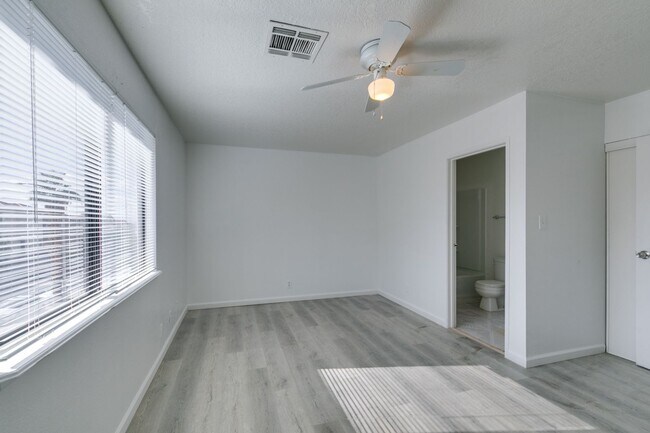 Building Photo - 6987 Mendon Ln