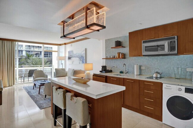 Building Photo - 6801 Collins Ave