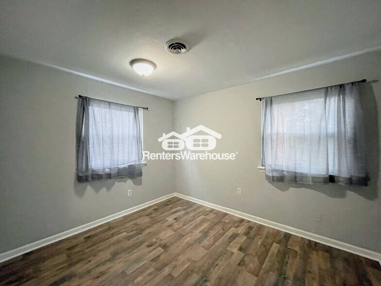 Building Photo - 1121 Elliott St