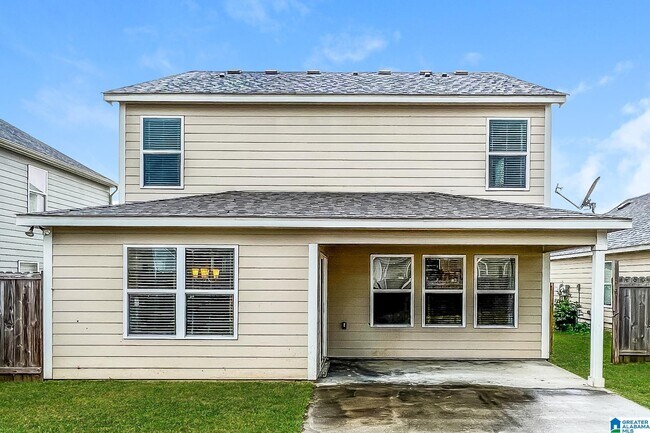 Building Photo - 915 Hawthorn Ln