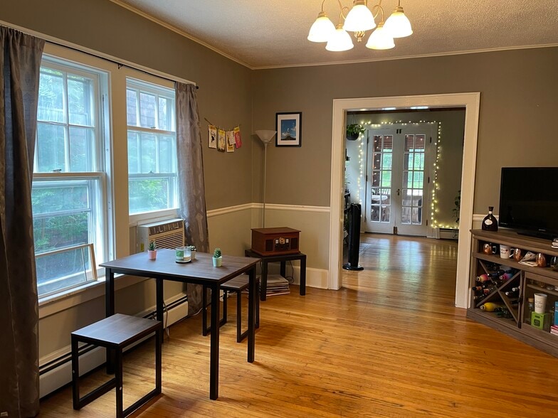 Dining Room - 1910 Oneida St