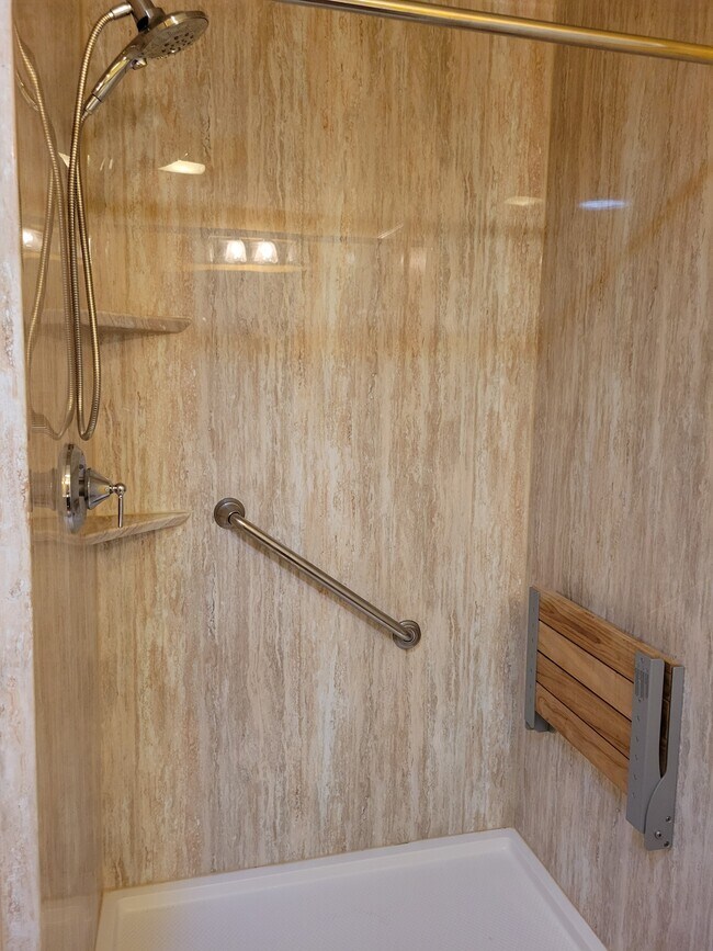 Building Photo - 71 Crest Cir