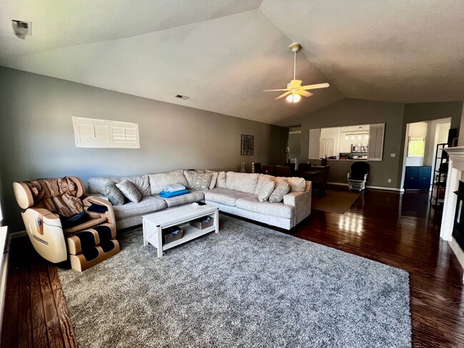 Building Photo - Beautiful home in the Chancellor Walk neig...