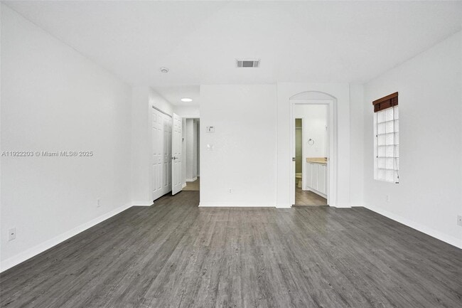 Building Photo - 6305 Willoughby Cir