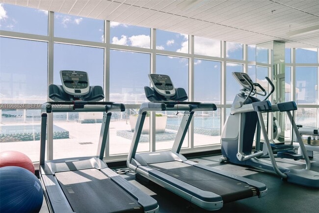 Building Photo - 218 SE 14th St