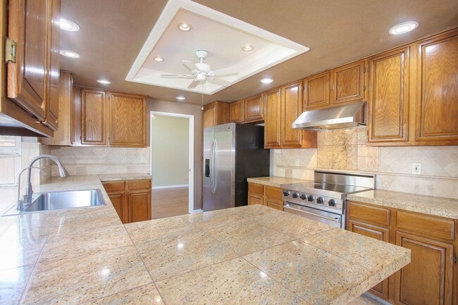 Building Photo - Large 4BR 3BA Updated Home in Quiet Neighb...