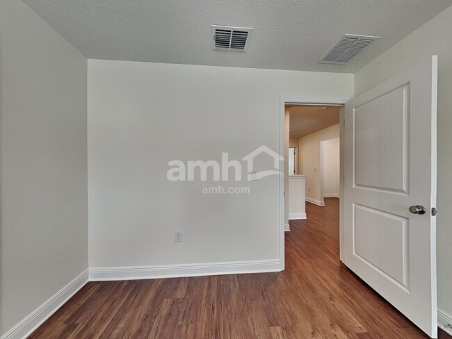 Building Photo - 27264 St Andrews Ave