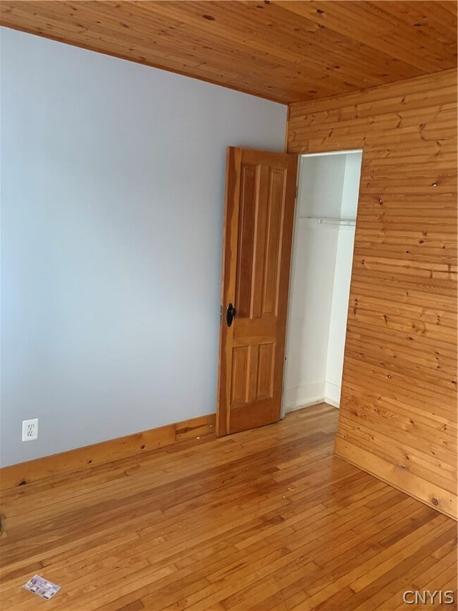 Building Photo - 327 Tennyson Ave